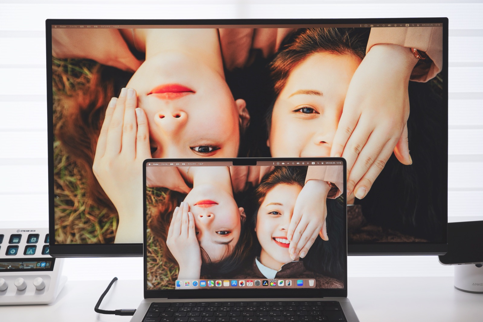 MacBookProとMA270Uのディスプレイの比較映像①