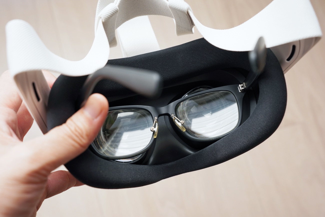 Meta Quest 3Sにメガネを差し込んだ状態