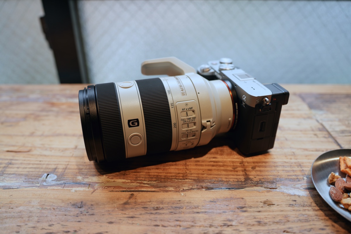 α7Cに取り付けた望遠ズームレンズ