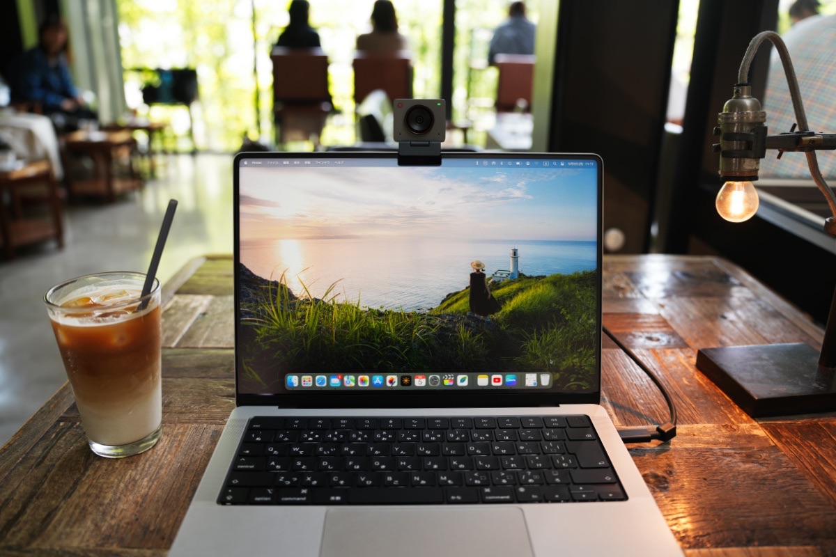 MacBookにマウントしたMeet-2
