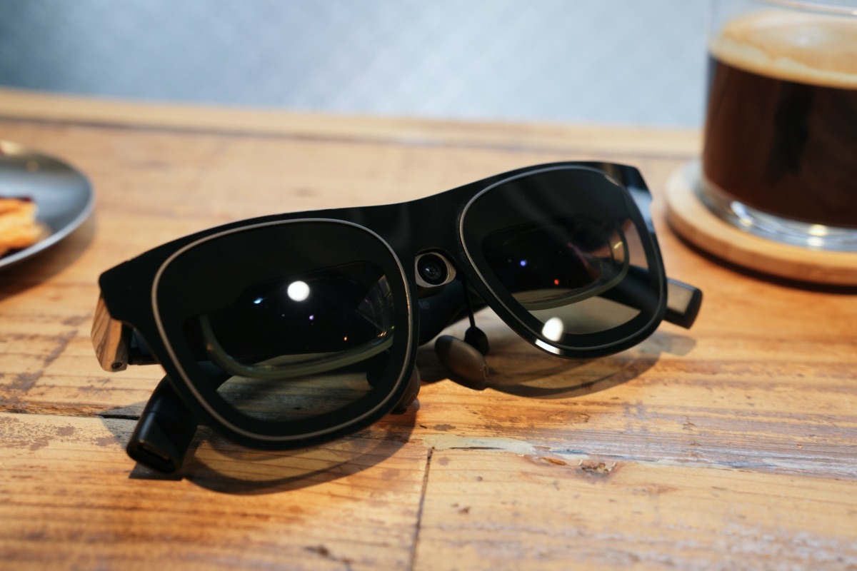 XREAL Oneに装着したXREAL Eye