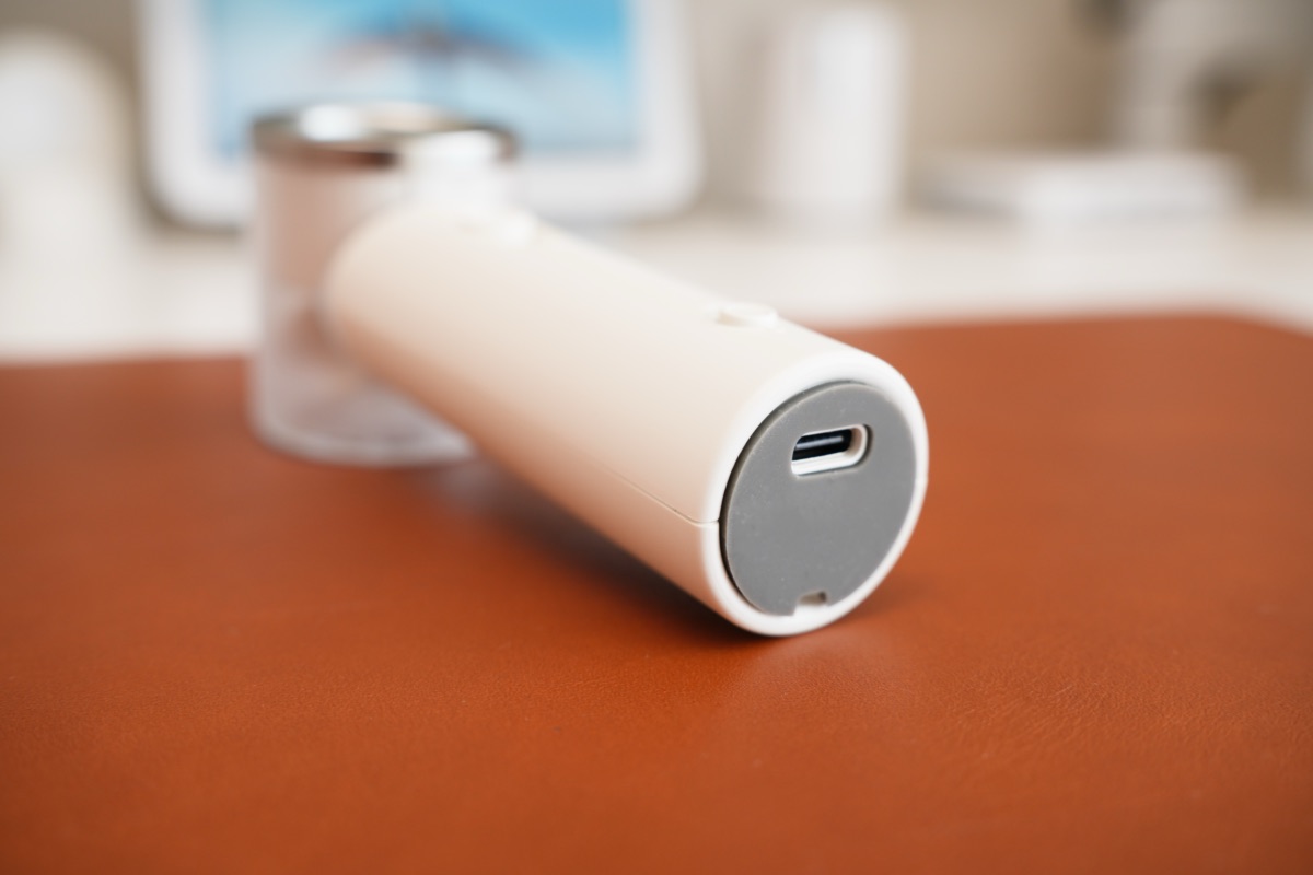 「RANVOO FS2」の底面とUSB-C充電ポート