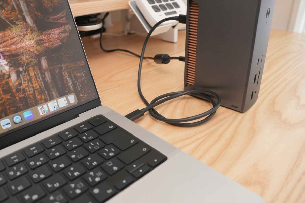 MacBookに給電するUGREEN Revodok Max 2131