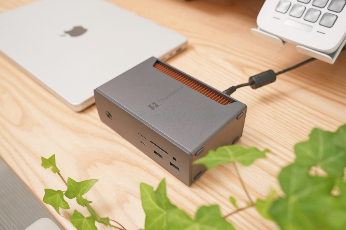 MacBookとUGREEN Revodok Max 2131