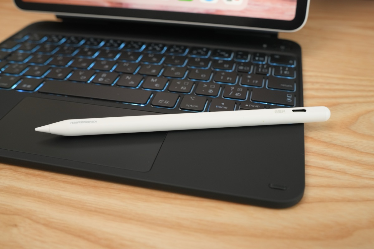 ESR マグネットキーボードケースとESR iPadペンシル