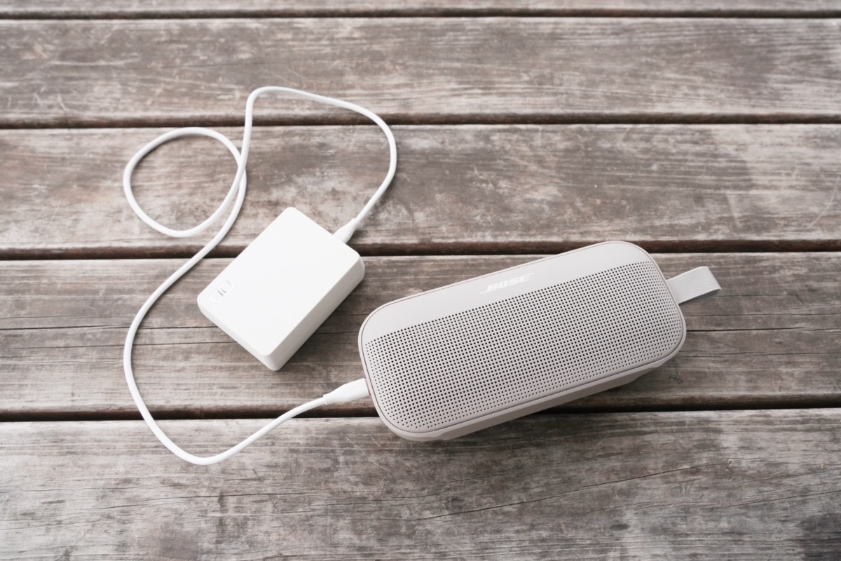 モバイルバッテリー(CIO SMARTCOBY TRIO 65W)とSoundLink Flex(第2世代)
