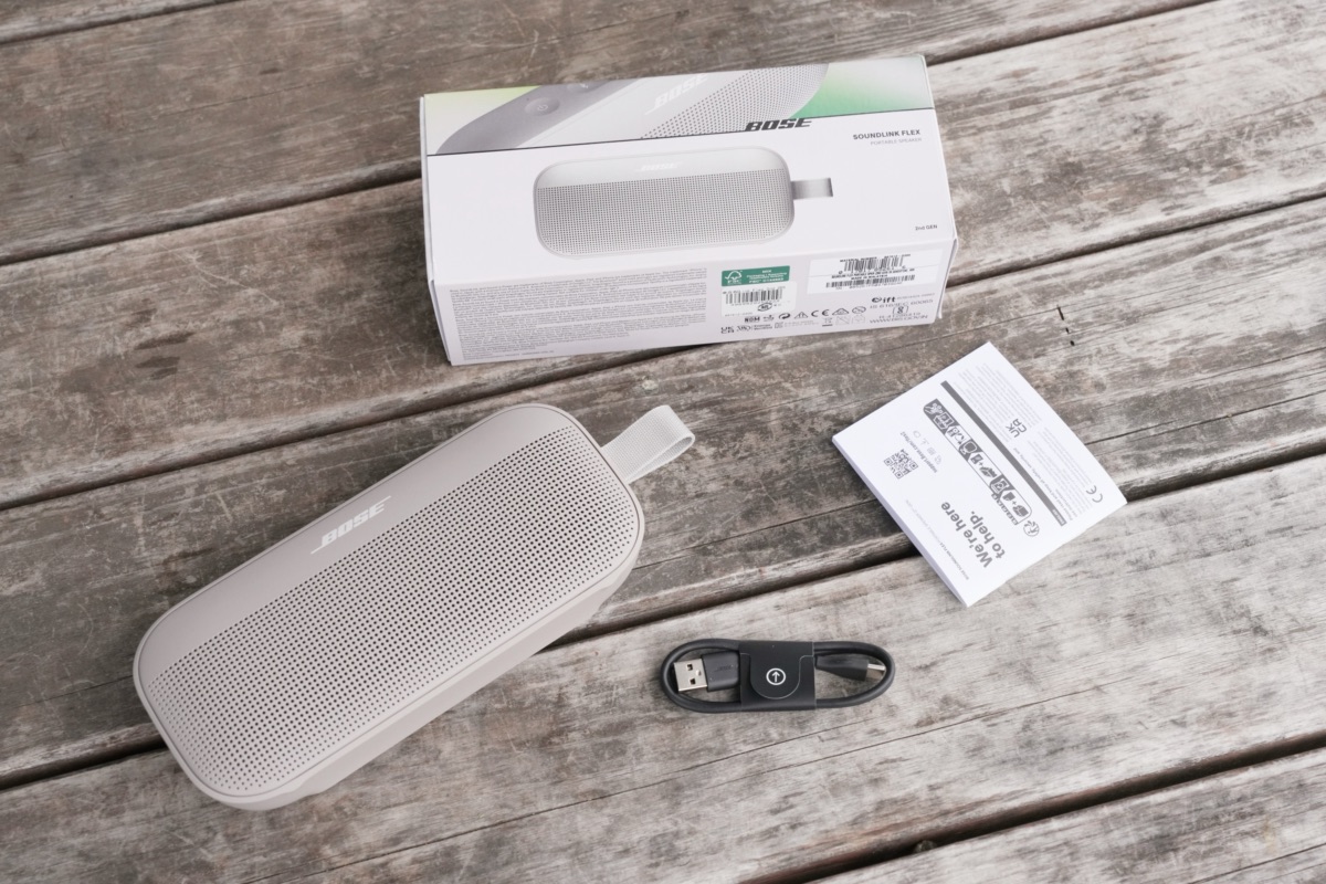 BOSE SoundLink Flex(第2世代)の同梱品