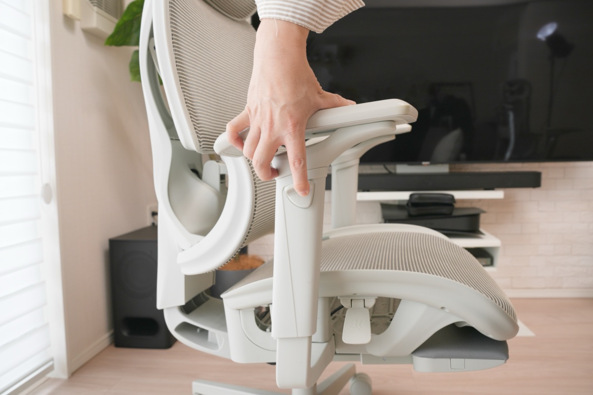 COFO Chair Pro 2のアームレスト調整レバー