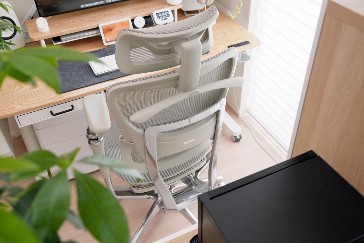 デスクに配置したCOFO Chair Premium 2