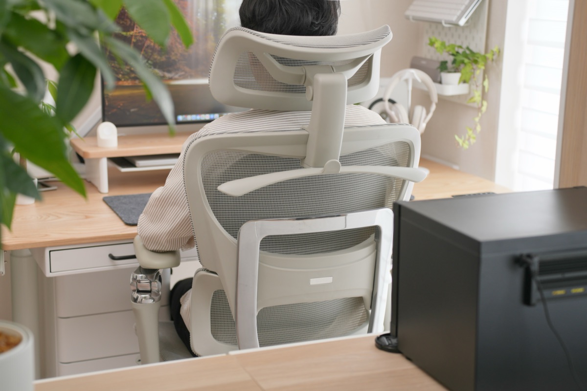 背面から見たCOFO Chair Premium 2