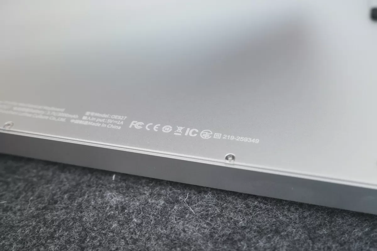 裏面・技適マーク