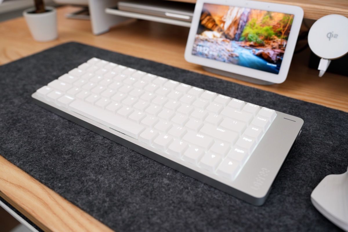 デスクの上のLofree Flow 2