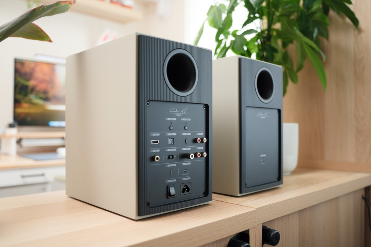 KEF Coda Wの背面