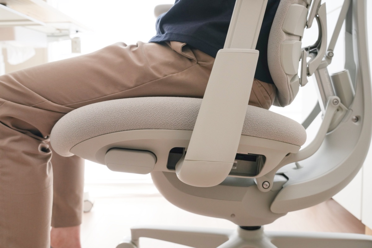 しっかり厚みのあるLiberNovo Omniの座面クッション