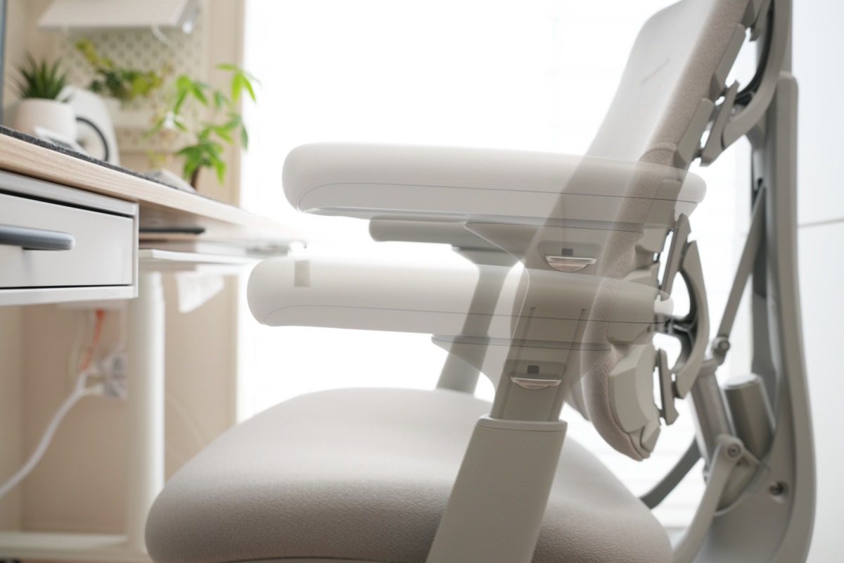 アームレストの可動域(上下)