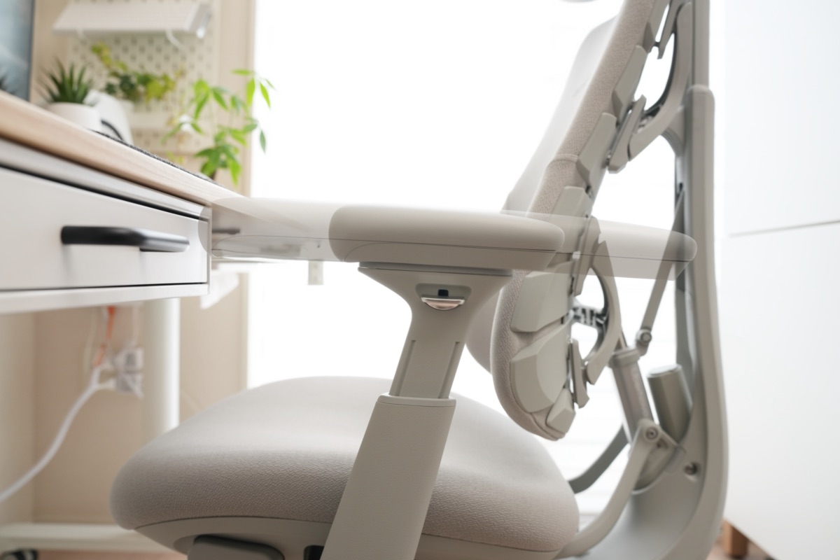 アームレストの可動域(前後)