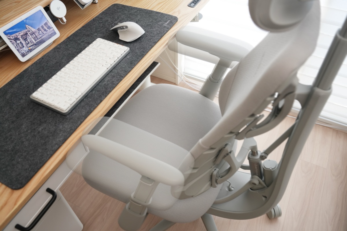 アームレストの可動域(左右)