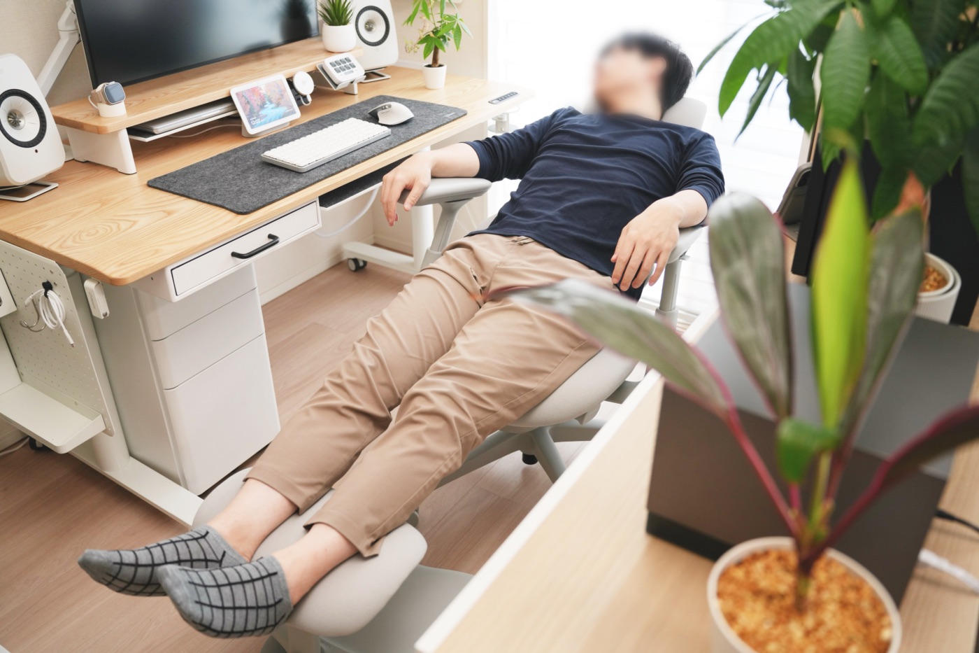 フルリクライニング状態のLiberNovo Omni