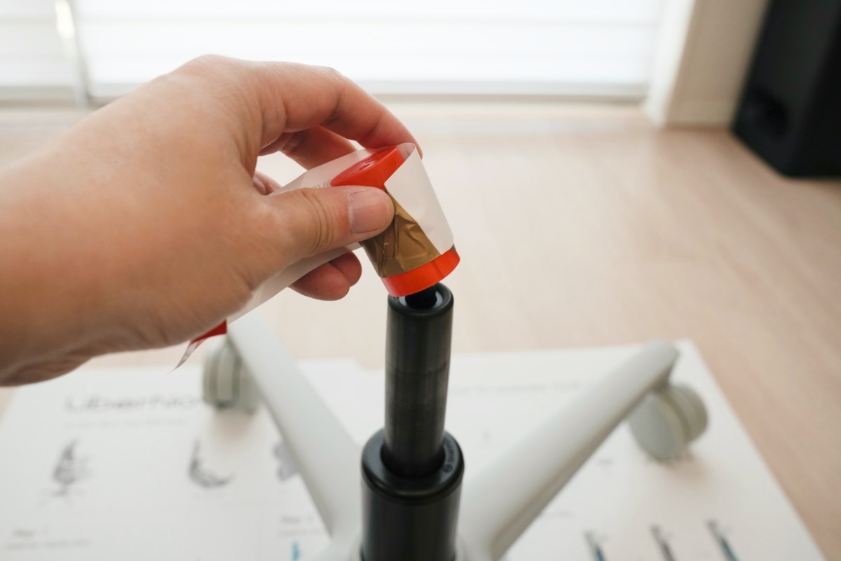 シリンダーのキャップを外す