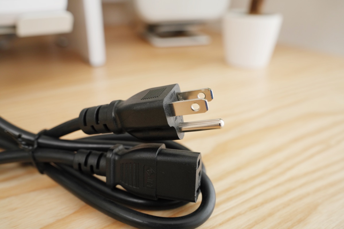 アース付きの3ピンプラグ