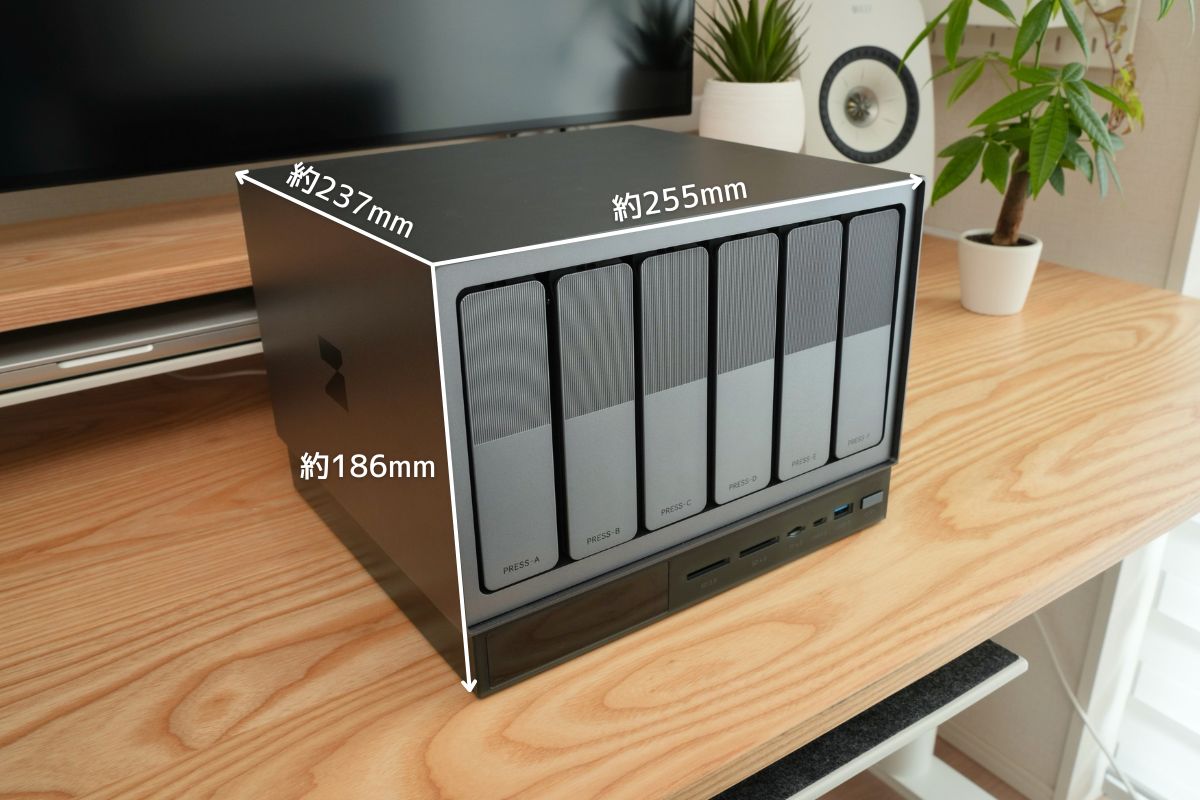 Zettlab AI NAS D6のサイズ感