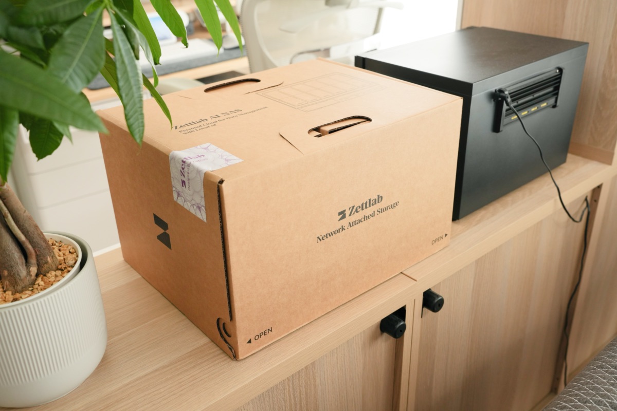 Zettlab AI NAS D6のパッケージ