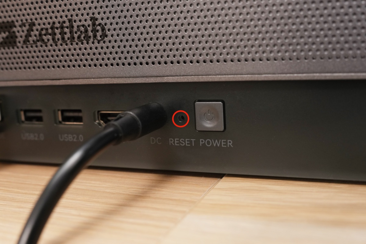 RESETボタンの位置