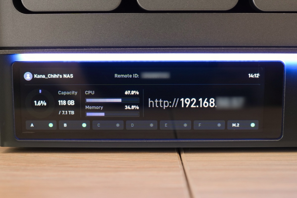 Zettlab AI NAS D6のステータス画面