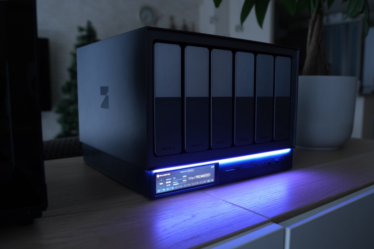 暗い部屋で光るZettlab AI NAS D6のLED