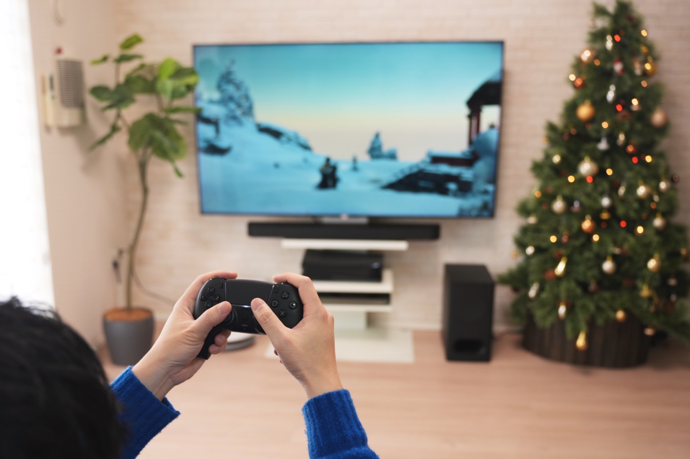 HT-B600でゲームを楽しむ筆者