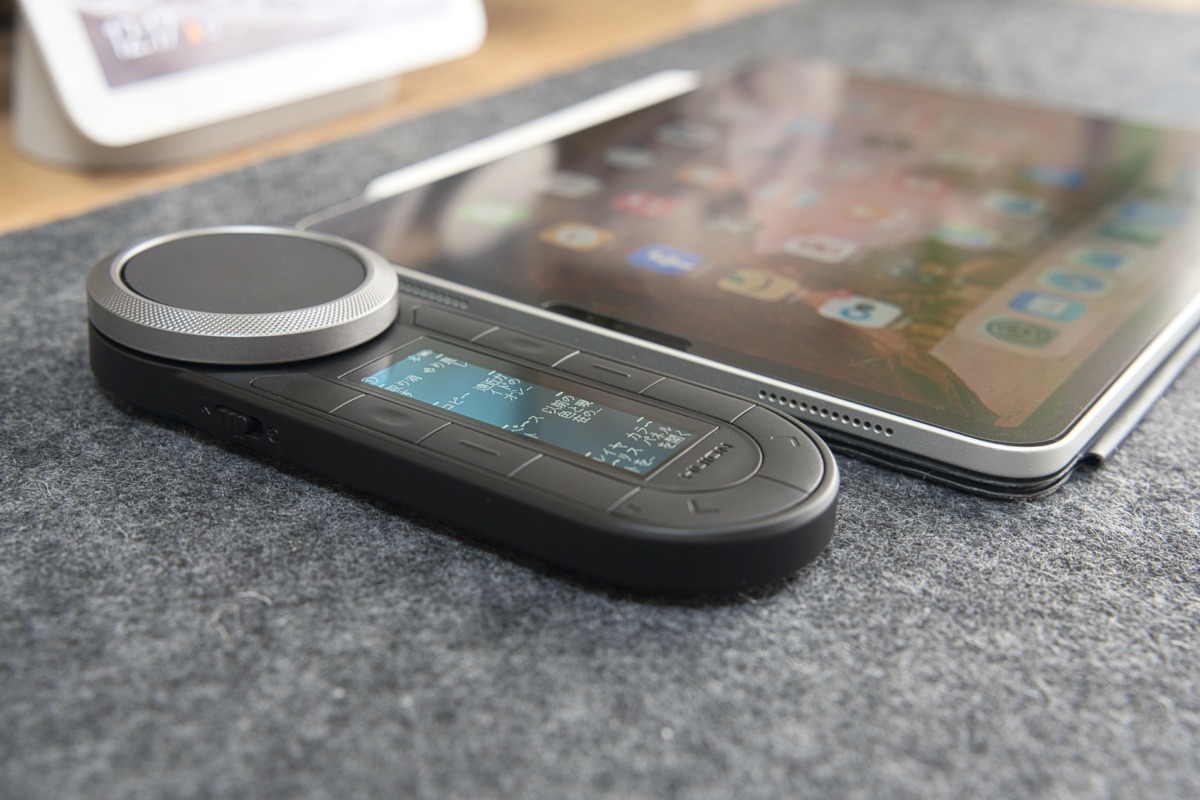 IPadと薄さの変わらないHUION Keydial Remote