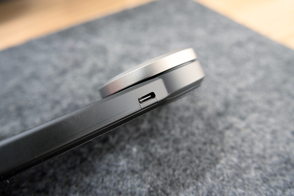 右サイドのUSB-Cポート