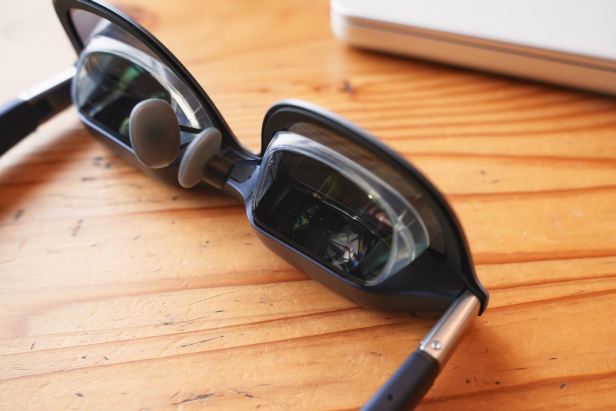 Birdbath方式を採用したXREAL 1Sのレンズ内部