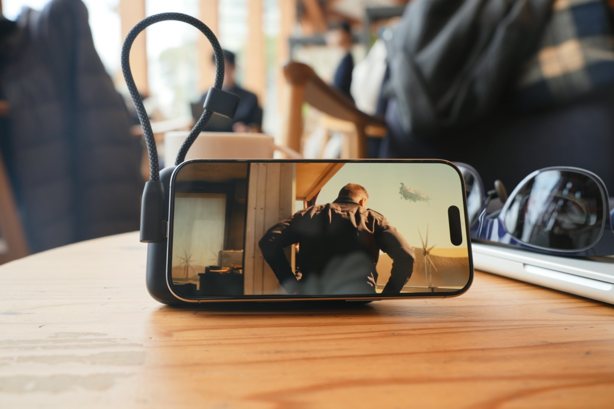 XREAL Neoの背面スタンドを使った横置き