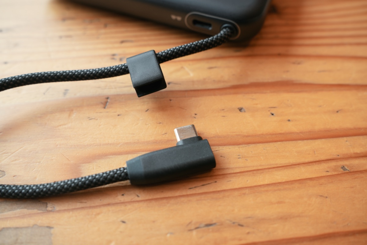 XREAL Neoの本体デザインのUSB-C端子