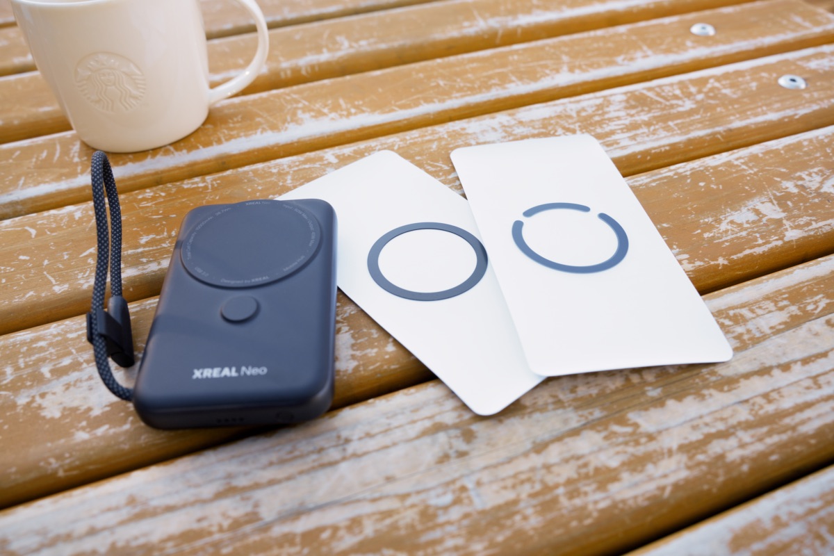 XREAL Neo付属のマグネットシール2種