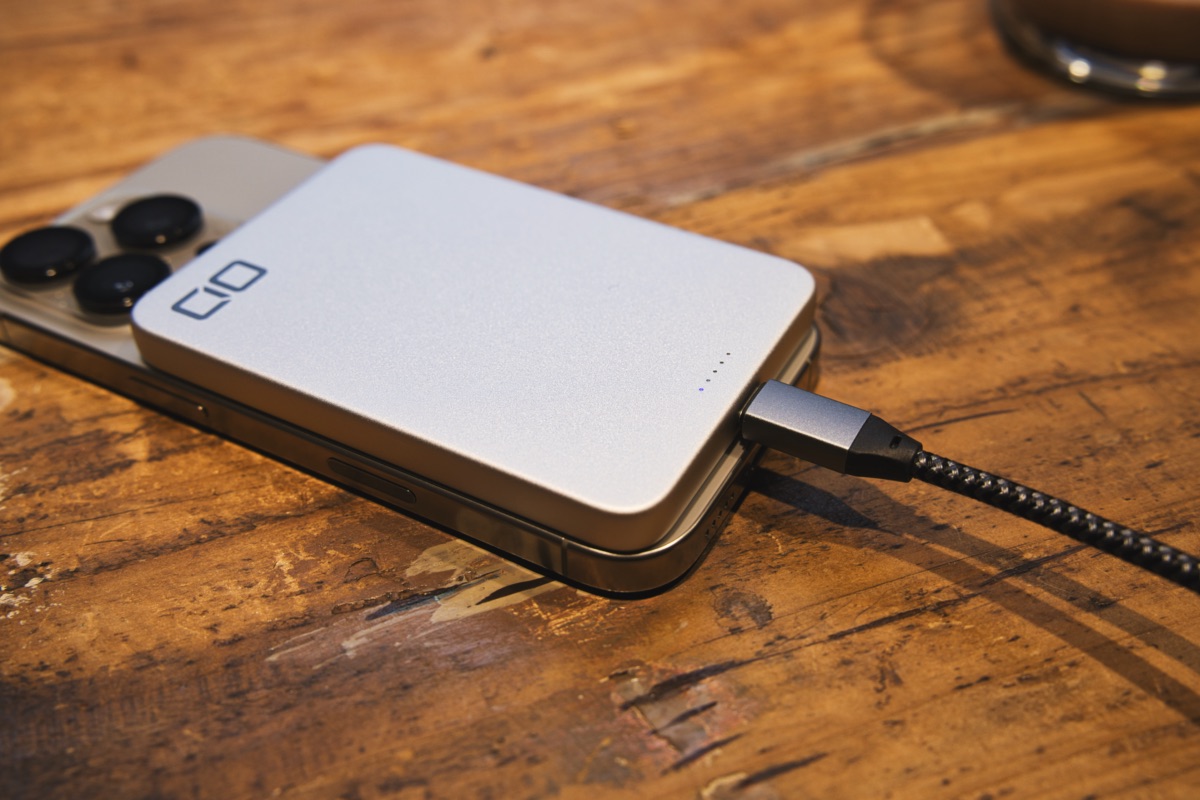 SMARTCOBY SLIM II パススルー充電中の様子