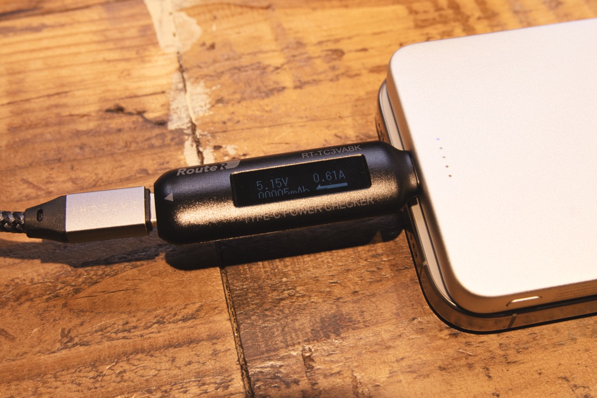 SMARTCOBY SLIM II ワイヤレスと有線の同時充電出力（3.1W）