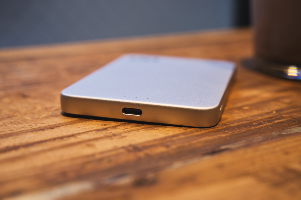 CIO SMARTCOBY SLIM II 側面から見た薄さ