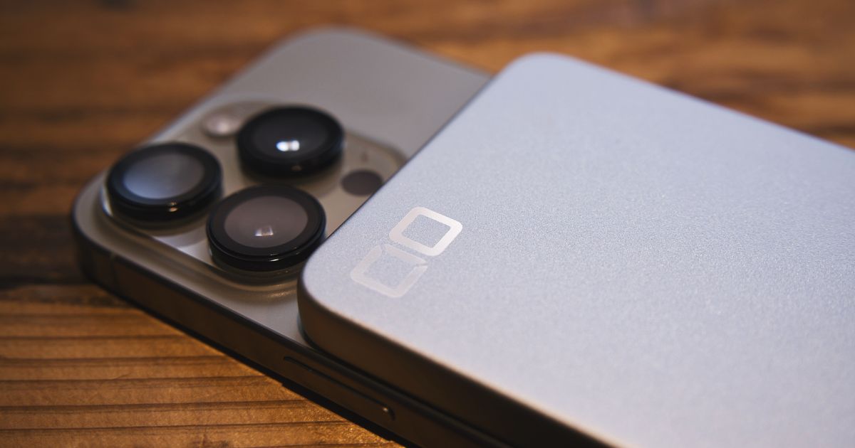 iPhoneに装着したSMARTCOBY SLIM II Wireless2.0 SS5K