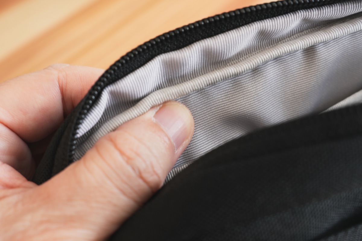 クッション性のある外装素材