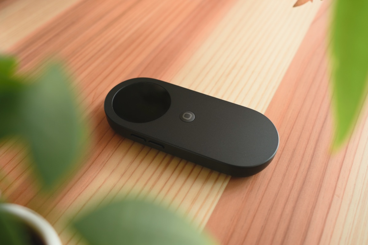 デスクに置いたINAIR Pod