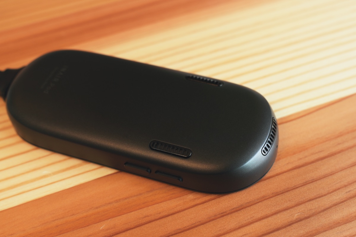 INAIR Podの背面にある3つのスリット