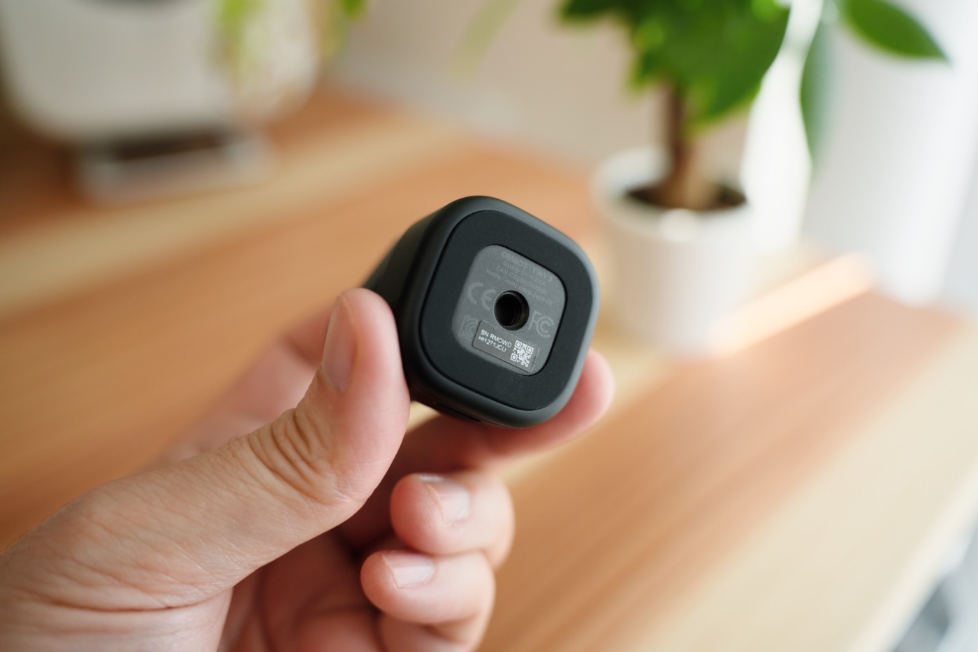 OBSBOT TINY 3の底面