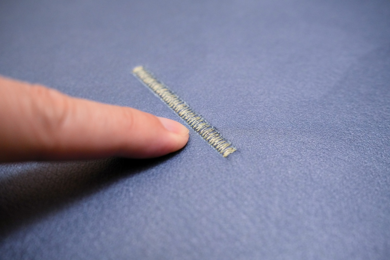 珪藻土マットの表面にある誘電性繊維