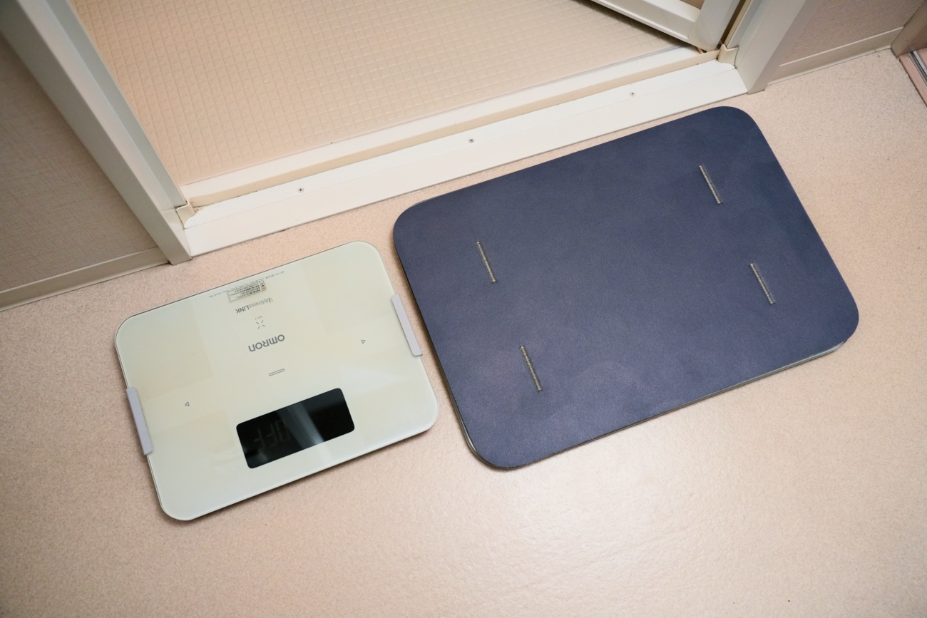 Smart Bath Matと他社体組成計のサイズ比較