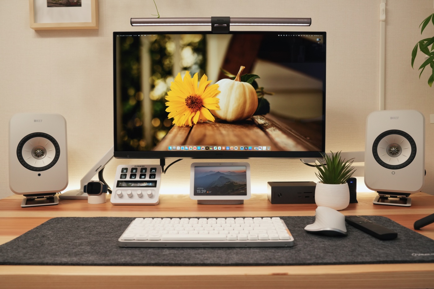 モニタアームにマウントしたBenQ MA270S