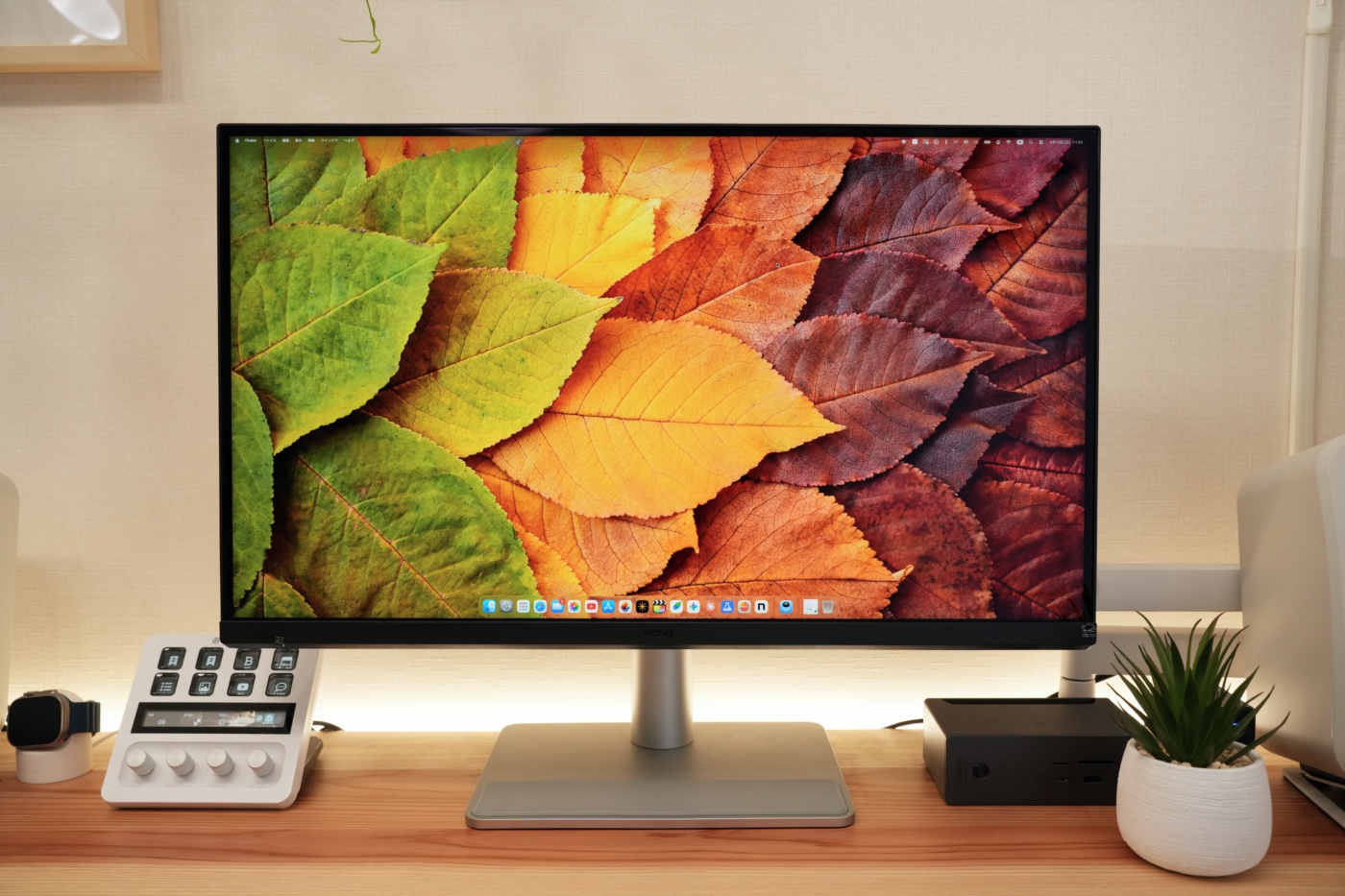 正面から見たBenQ MA270S