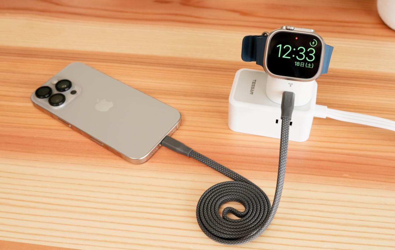 TORRAS FlashEyeで同時充電するApple Watch UltraとiPhone16Pro