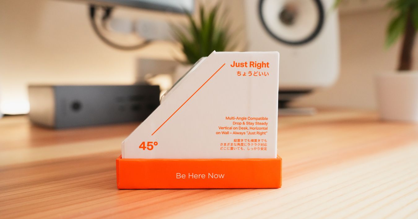 45°に成型されたTORRAS FlashEyeのパッケージ